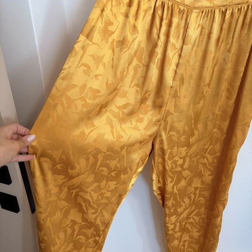 Nidodileda pants like new, satin gold, size M