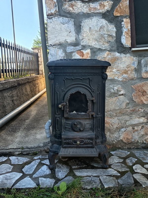 Cast Iron Vintage Wood Stove, like new, 80 cm height