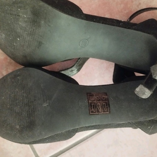 Black pumps size 38 like new