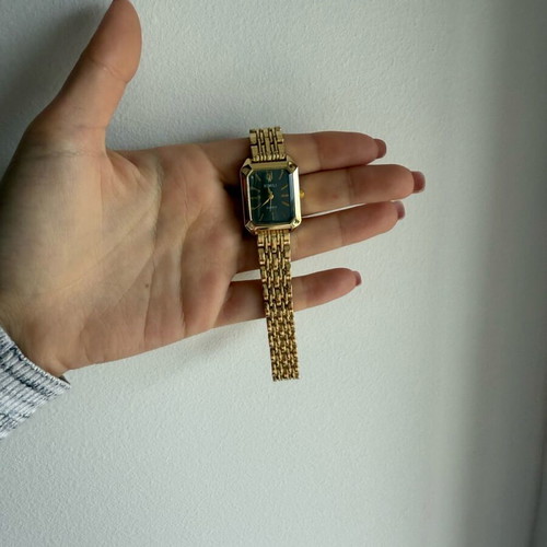 Vintage quartz wristwatch women's gold stainless steel like new