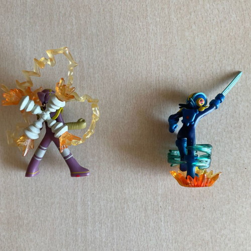 Mega Man NT Warrior figures and Battle Chips pack used, vintage 2004