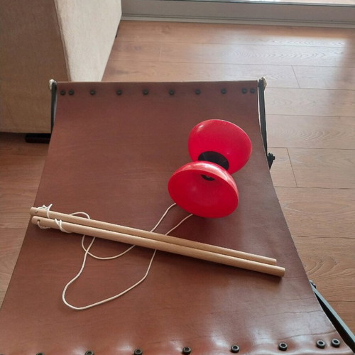 Diabolo toy red