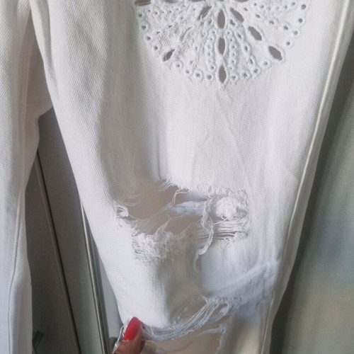 BSB White Mid Rise Jeans with Rips and Crochet Designs Size 28 Like New