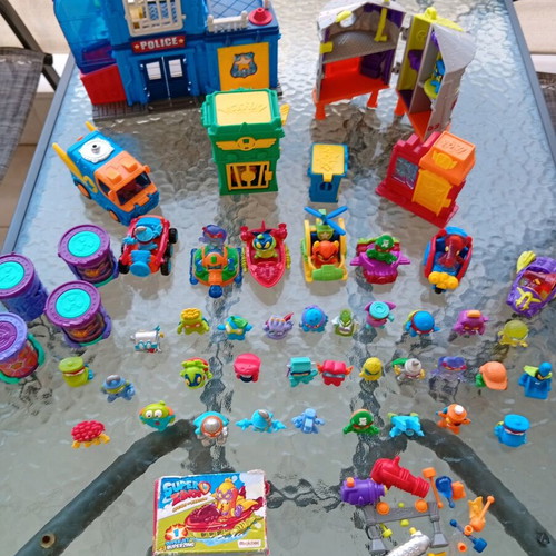 Super Zings large set with 43 heroes and accessories like new
