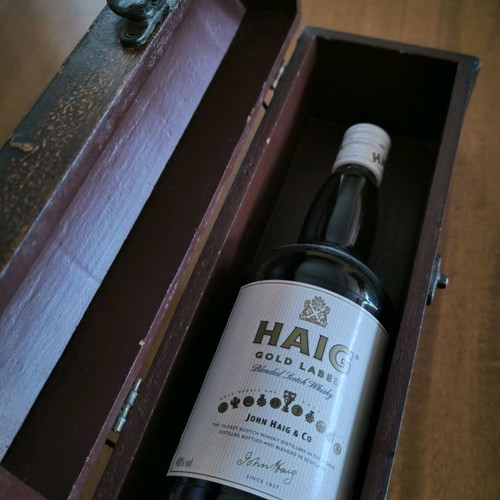 Vintage wooden wine case hand-painted