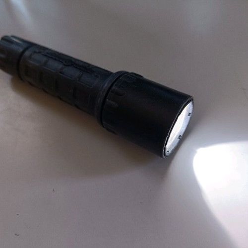 Surefire G2 Nitrolon flashlight used, tactical 1000 lumens