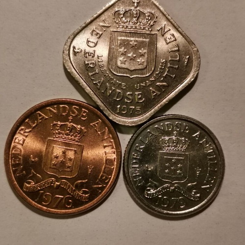 Coins Netherlands Antilles new, three very nice