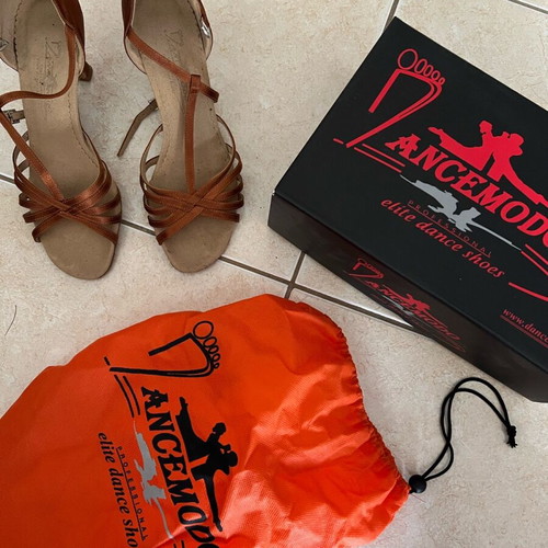 Dance shoes used, gold color, size 38.5, lightly worn