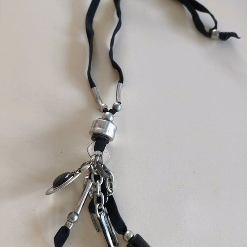 Long handmade necklace like new, black