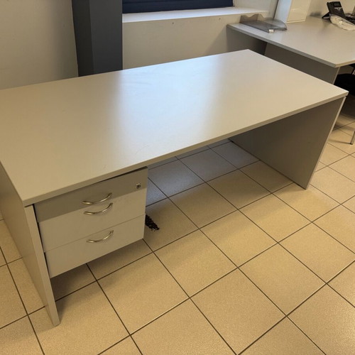 Set of 10 office desks