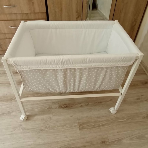 Baby cot on wheels like new, detachable frame and washable fabric