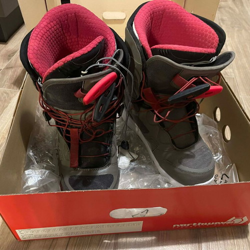 Northwave Legend SL Snowboard Boots Size 43 like new, grey