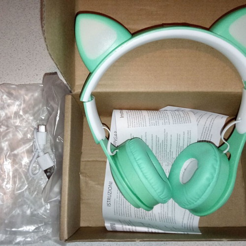 Cat Shape wireless headphones new in box