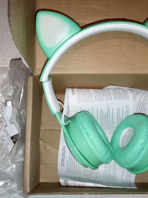 Cat Shape wireless headphones new in box