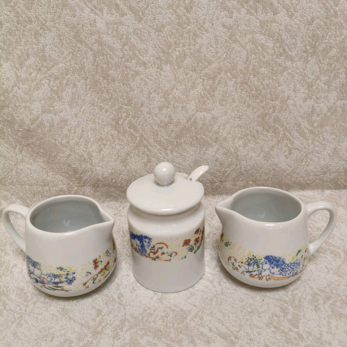 Collectible serving set like new, Stathopoulos design