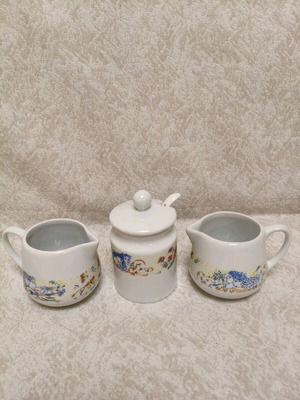 Collectible serving set like new, Stathopoulos design