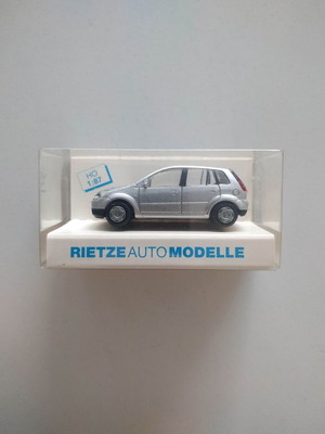 Ford Fiesta 2002 1:87 scale silver model by Rietze Automodelle