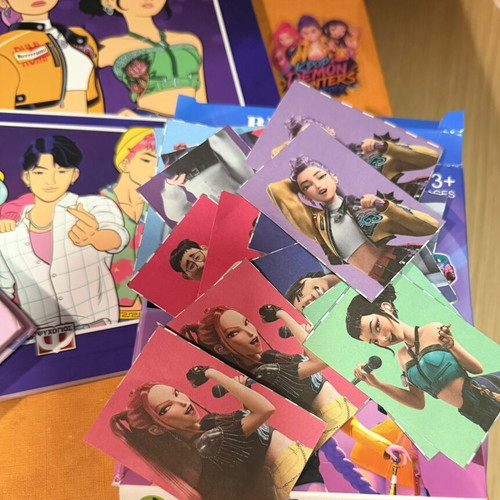 Kpop Demon Huntr/x set with stickers, notebook, cup and matching game