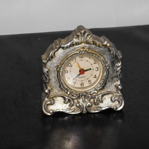 Stainless decorative items new, set of 4 with battery clock