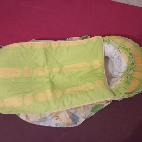 Bassinet used with mattress, mosquito net, and small quilt