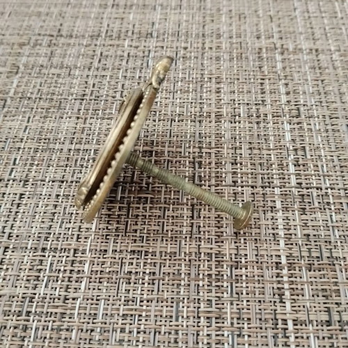 Classic furniture handle with decorative bow