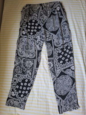 Printed black and white pants like new, size M