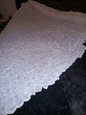 White bed throws used, pack of 3, gofre fabric
