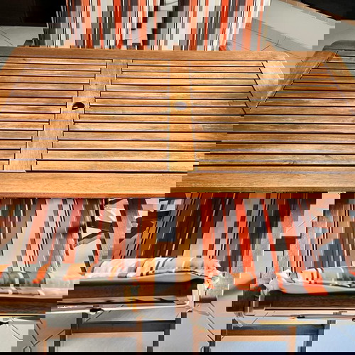 Σετ τραπεζαρίας εξωτερικού χώρου και 6 πτυσσόμενες πολυθρόνες από ξύλο TEAK σαν καινούργιο