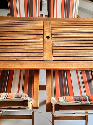 Σετ τραπεζαρίας εξωτερικού χώρου και 6 πτυσσόμενες πολυθρόνες από ξύλο TEAK σαν καινούργιο