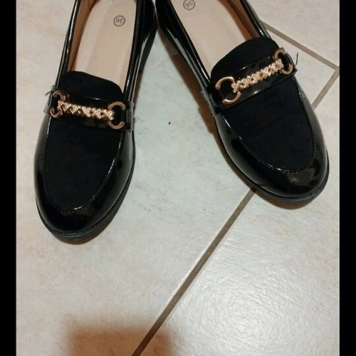 Loafers with gold chain size 36 like new, black