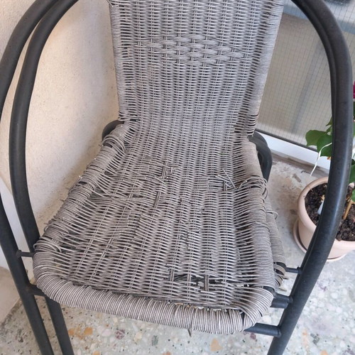Chairs used, pack of 2, for repair