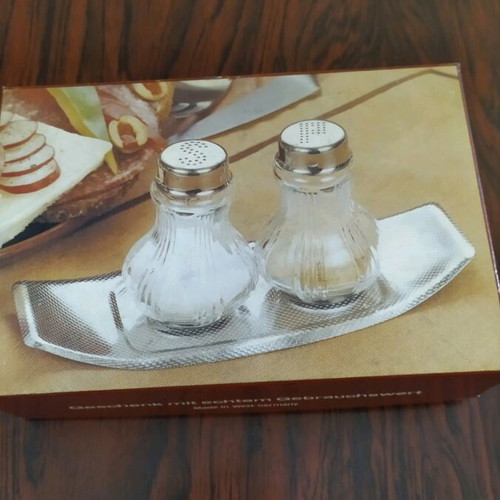 Salt and pepper set new, stainless steel with magnetic base
