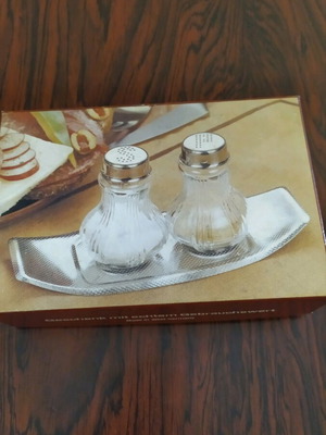 Salt and pepper set new, stainless steel with magnetic base