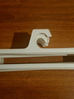 Small white hangers like new, pack of 15 pieces