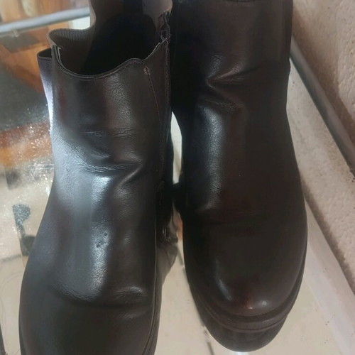 Black ankle boots size 40 like new