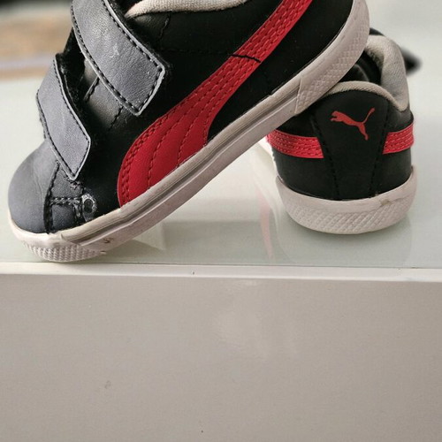 Puma kids shoes size 22 like new, black