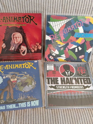 Vinyl thrash records like new