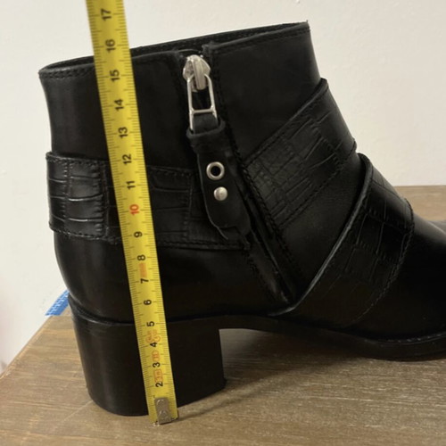 Gioseppo leather ankle boots like new, size 37, black with buckles