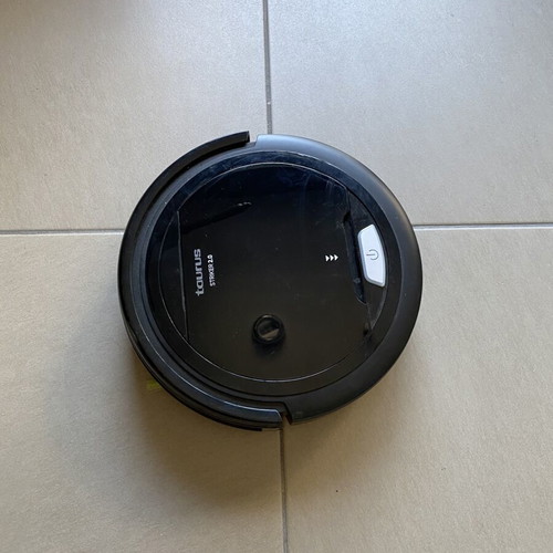 Taurus Striker 2.0 Robot Vacuum Like New, Black