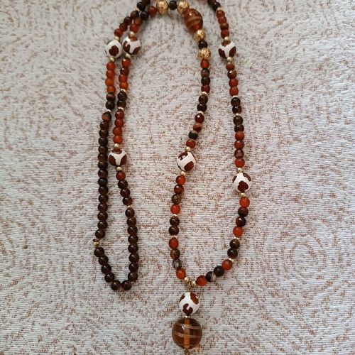 Long necklace with stones like new, beautiful color