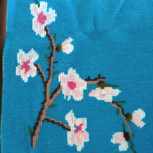 Decorative handmade rugs used, wall mats with slight size and color variation
