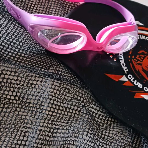 Arena goggles set like new with swim cap and mesh pouch