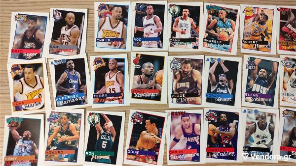  45 x aftokollita chartakia Panini NBA 1998/99 paketo