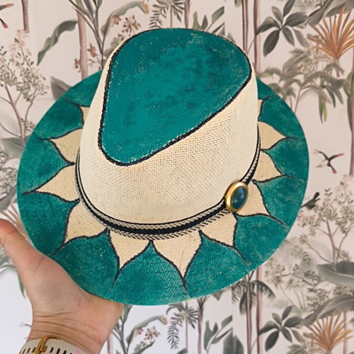 Hat like new, size L, unique