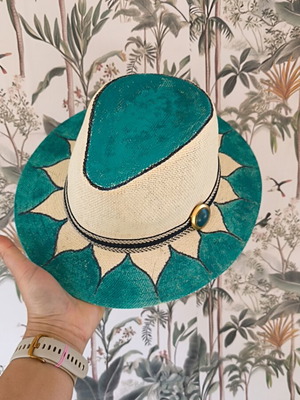 Hat like new, size L, unique