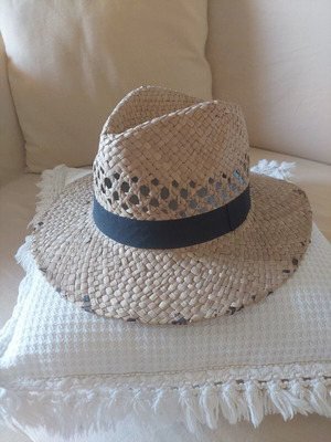 Straw hat beige with black ribbon, like new, size 58