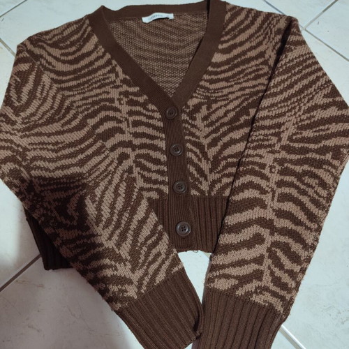Short knitted cardigan size M like new