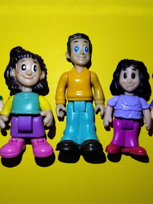 Keenway My Happy Family dollhouse set of 5 vintage figures used