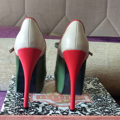 Bordello collectible pumps size 40, army theme costume