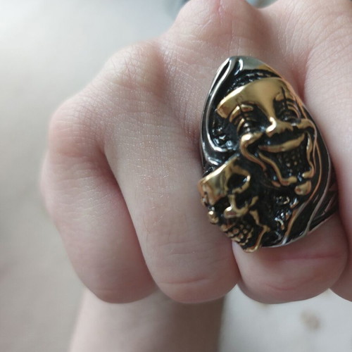 Gothic skull ring like new, silver color